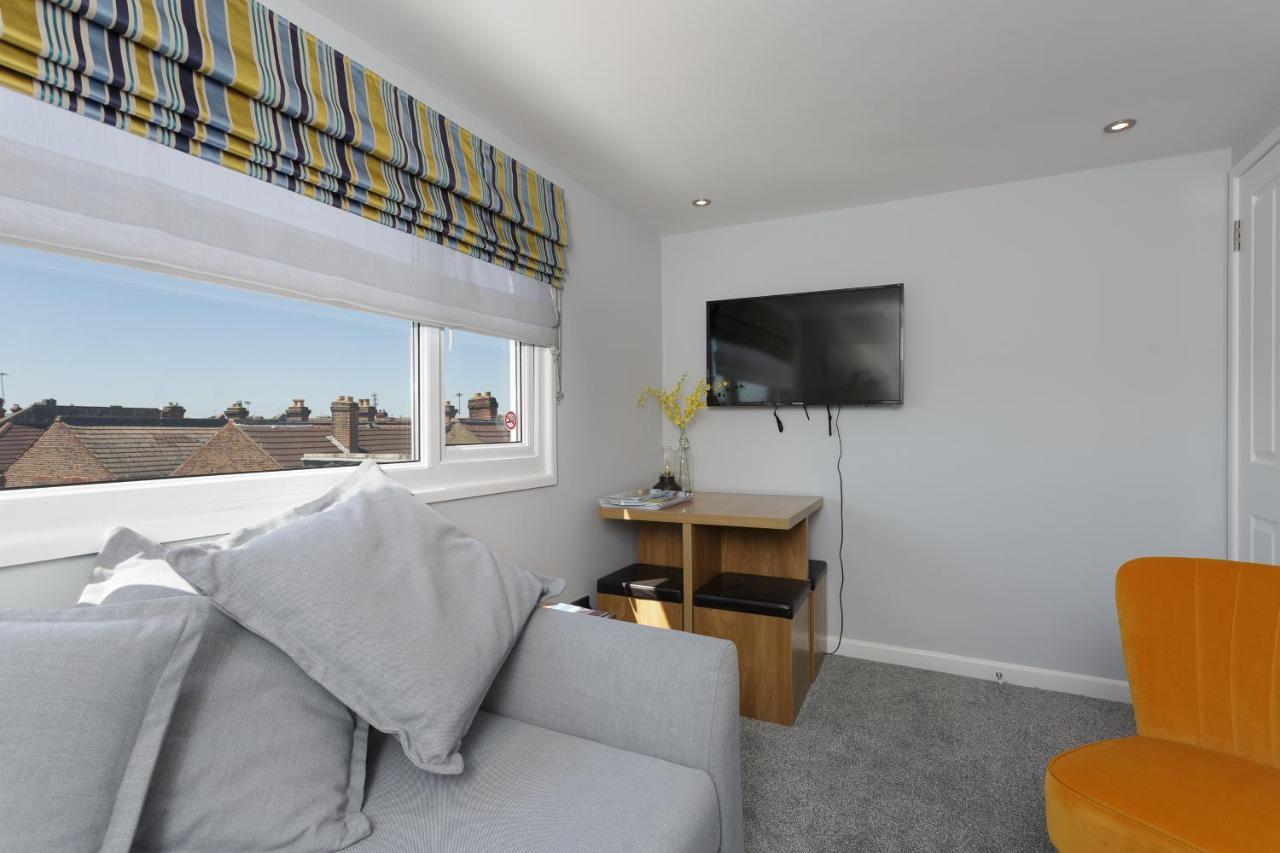 Stopover At Orchard Loft, Cosy And Convenient Portsmouth Exterior photo