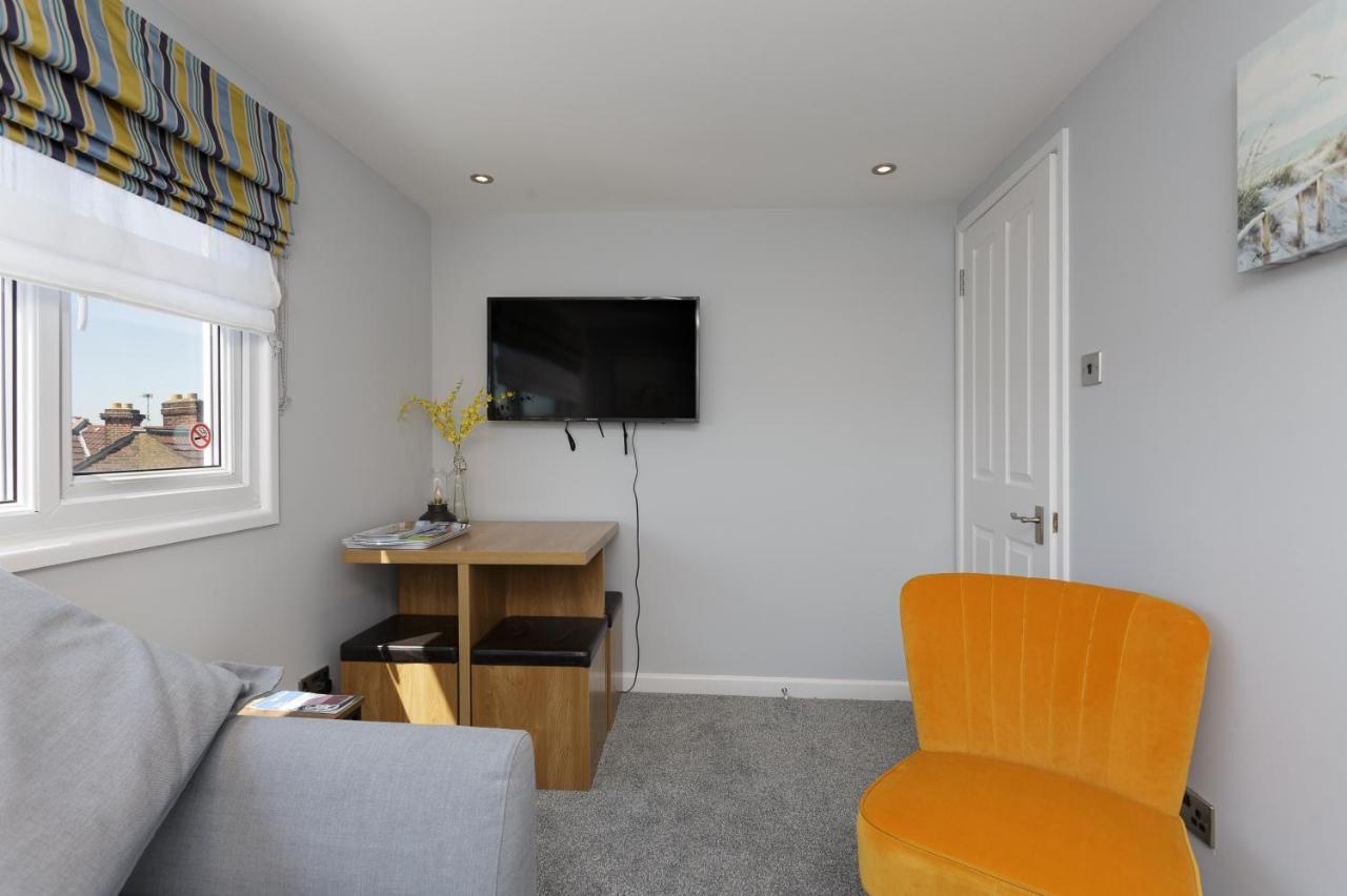 Stopover At Orchard Loft, Cosy And Convenient Portsmouth Exterior photo
