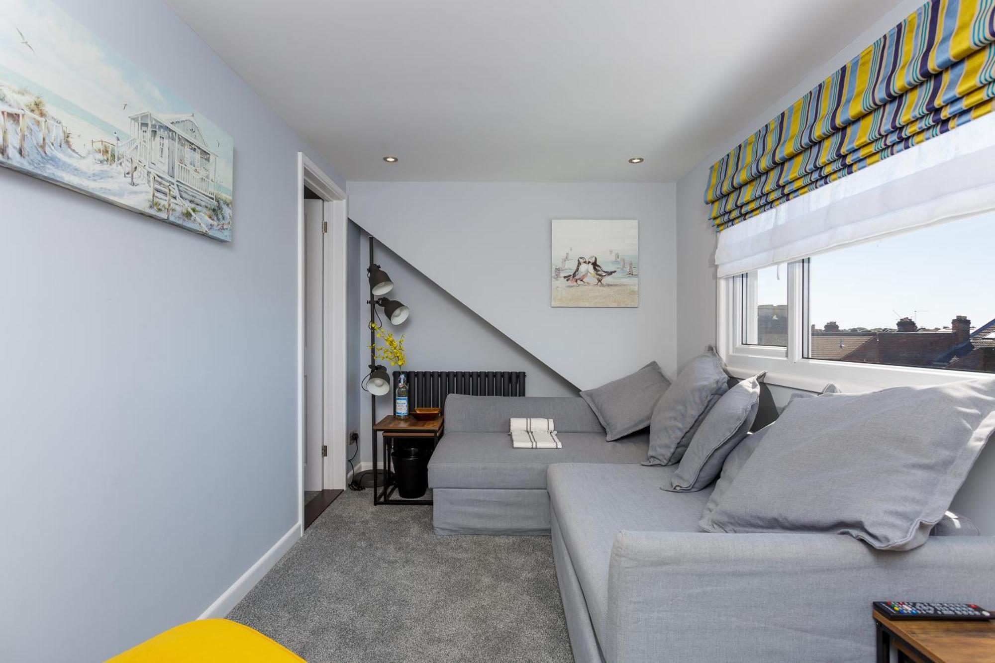 Stopover At Orchard Loft, Cosy And Convenient Portsmouth Room photo